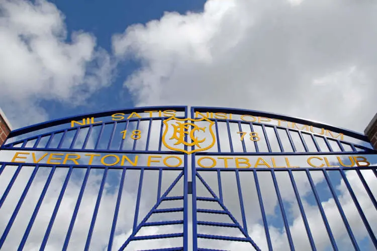 Signe d'Everton sur la porte d'entrée à Goodison Park