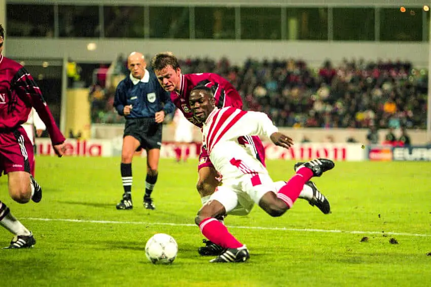 Victor Ikpeba en action pour Monaco en 1997